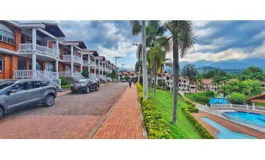 Maat vende casa en Conjunto San Antonio-Villeta 238m2 $630Millones