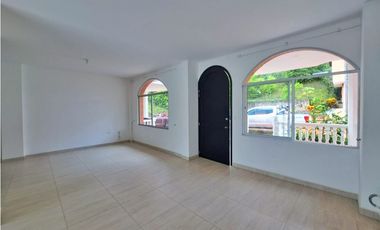 Maat vende casa en Conjunto San Antonio-Villeta 238m2 $630Millones