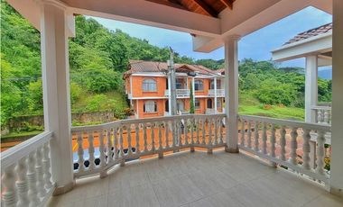 Maat vende casa en Conjunto San Antonio-Villeta 238m2 $630Millones