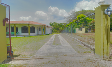 Venta: Amplia y hermosa casa en Santa Clara, Coclé
