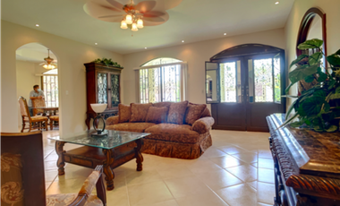 Venta: Amplia y hermosa casa en Santa Clara, Coclé
