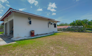 Venta: Amplia y hermosa casa en Santa Clara, Coclé