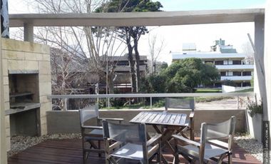 DEPTAMENTOS A 100 MTS DEL MAR EN PINAMAR.