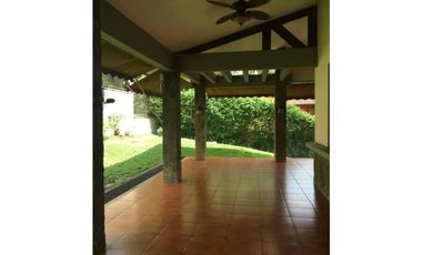 Excelente casa en alquiler ubicada en Clayton. (AA)