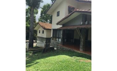 Excelente casa en alquiler ubicada en Clayton. (AA)