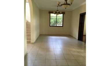 Excelente casa en alquiler ubicada en Clayton. (AA)