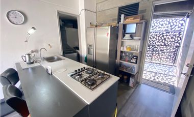 Se vende apartaestudio con parqueadero