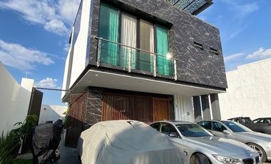 Increíble casa en esquina dentro de coto en Valle Imperial