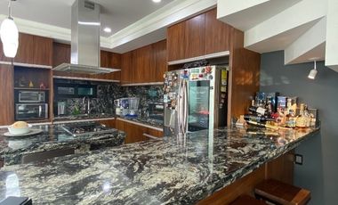 Increíble casa en esquina dentro de coto en Valle Imperial