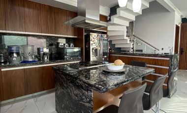 Increíble casa en esquina dentro de coto en Valle Imperial