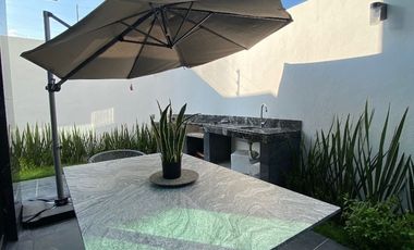 Increíble casa en esquina dentro de coto en Valle Imperial