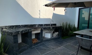 Increíble casa en esquina dentro de coto en Valle Imperial