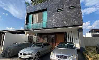 Increíble casa en esquina dentro de coto en Valle Imperial