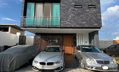 Increíble casa en esquina dentro de coto en Valle Imperial