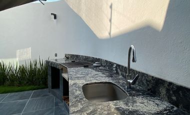 Increíble casa en esquina dentro de coto en Valle Imperial