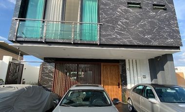 Increíble casa en esquina dentro de coto en Valle Imperial