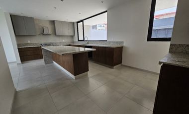 Casa Nueva en Venta en Paseos del Bosque