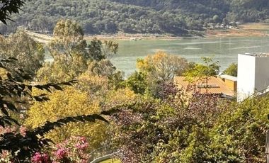 Casa en venta o renta Valle de Bravo “ Espectacular vista al lago“