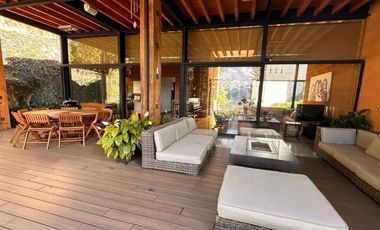Casa en venta o renta Valle de Bravo “ Espectacular vista al lago“
