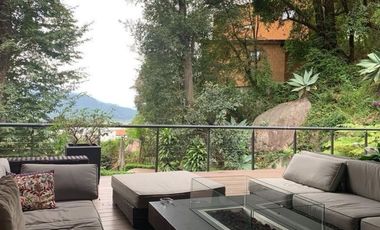 Casa en venta o renta Valle de Bravo “ Espectacular vista al lago“