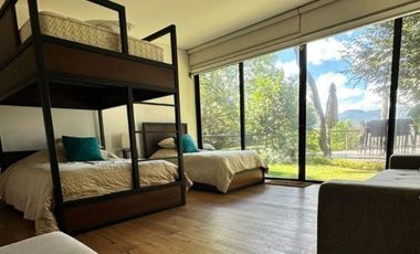 Casa en venta o renta Valle de Bravo “ Espectacular vista al lago“