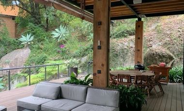 Casa en venta o renta Valle de Bravo “ Espectacular vista al lago“