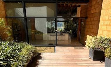 Casa en venta o renta Valle de Bravo “ Espectacular vista al lago“