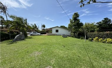 Lote con casa para uso comercial en Llanogrande