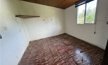 Lote con casa para uso comercial en Llanogrande