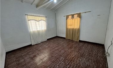 Lote con casa para uso comercial en Llanogrande