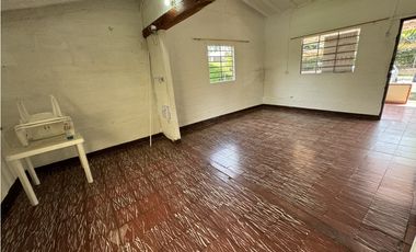 Lote con casa para uso comercial en Llanogrande