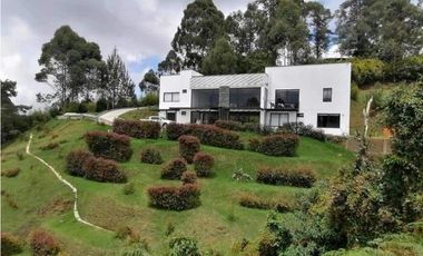 VENDO HERMOSA CASA CAMPESTRE EN ENVIGADO ALTO DE PALMAS CH