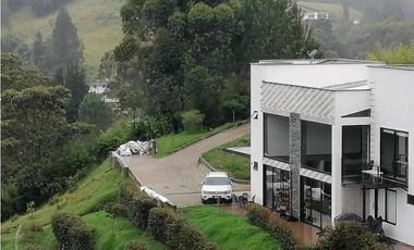 VENDO HERMOSA CASA CAMPESTRE EN ENVIGADO ALTO DE PALMAS CH