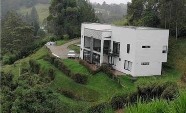 VENDO HERMOSA CASA CAMPESTRE EN ENVIGADO ALTO DE PALMAS CH