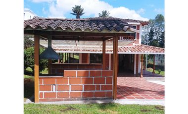 VENDO CASA CAMPESTRE EN EL CARMEN DE VIBORAL CANADA 950 METROS CH