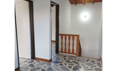 VENDO CASA CAMPESTRE EN EL CARMEN DE VIBORAL CANADA 950 METROS CH