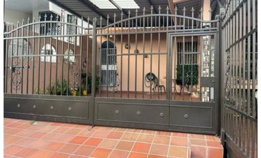 VENDO CASA ALTOS DE SANTA MARA