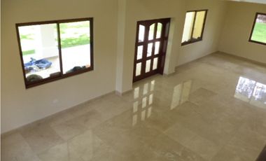 Venta de casa en Clayton - Sendero de camino de cruces