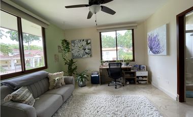 VENTA DE CASA EN  CLAYTON - SENDERO DE CAMINO DE CRUCES