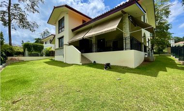 VENTA DE CASA EN  CLAYTON - SENDERO DE CAMINO DE CRUCES
