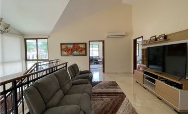 VENTA DE CASA EN  CLAYTON - SENDERO DE CAMINO DE CRUCES