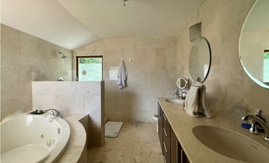 VENTA DE CASA EN  CLAYTON - SENDERO DE CAMINO DE CRUCES