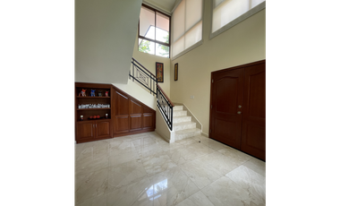 VENTA DE CASA EN  CLAYTON - SENDERO DE CAMINO DE CRUCES