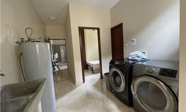 VENTA DE CASA EN  CLAYTON - SENDERO DE CAMINO DE CRUCES