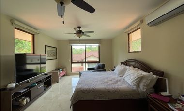 VENTA DE CASA EN  CLAYTON - SENDERO DE CAMINO DE CRUCES