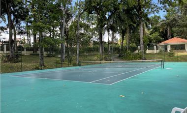 VENTA DE CASA EN  CLAYTON - SENDERO DE CAMINO DE CRUCES