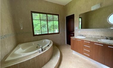 Venta de casa en clayton - Los Senderos de camino de cruces