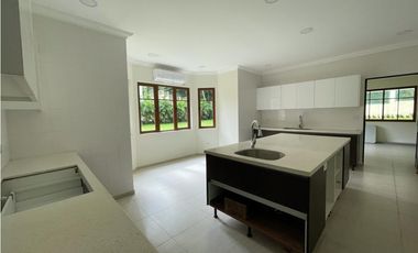 Venta de casa en clayton - Los Senderos de camino de cruces