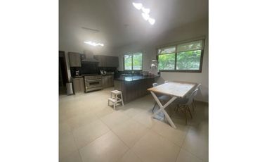 Venta de casa en clayton - Sendero de camino de cruces _ Inversionista
