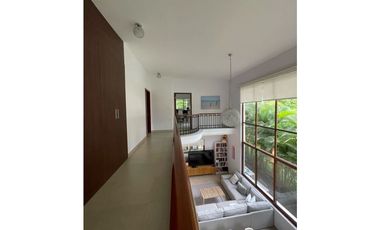 Venta de casa en clayton - Sendero de camino de cruces _ Inversionista